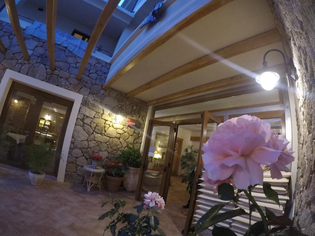Gustui Maris Hotel