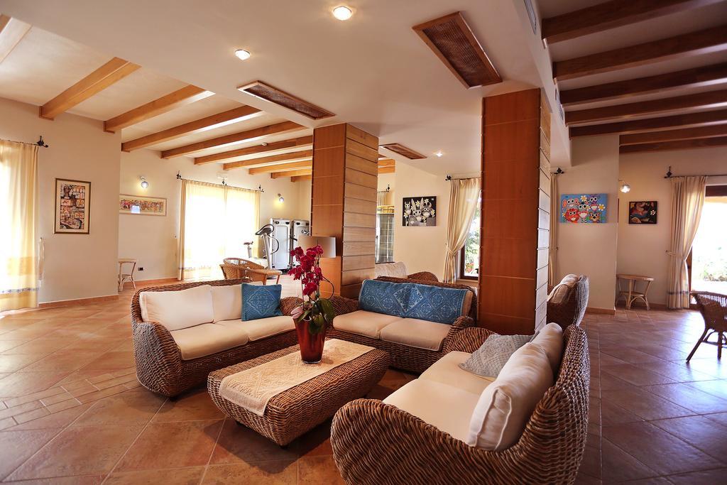 Gustui Maris Hotel