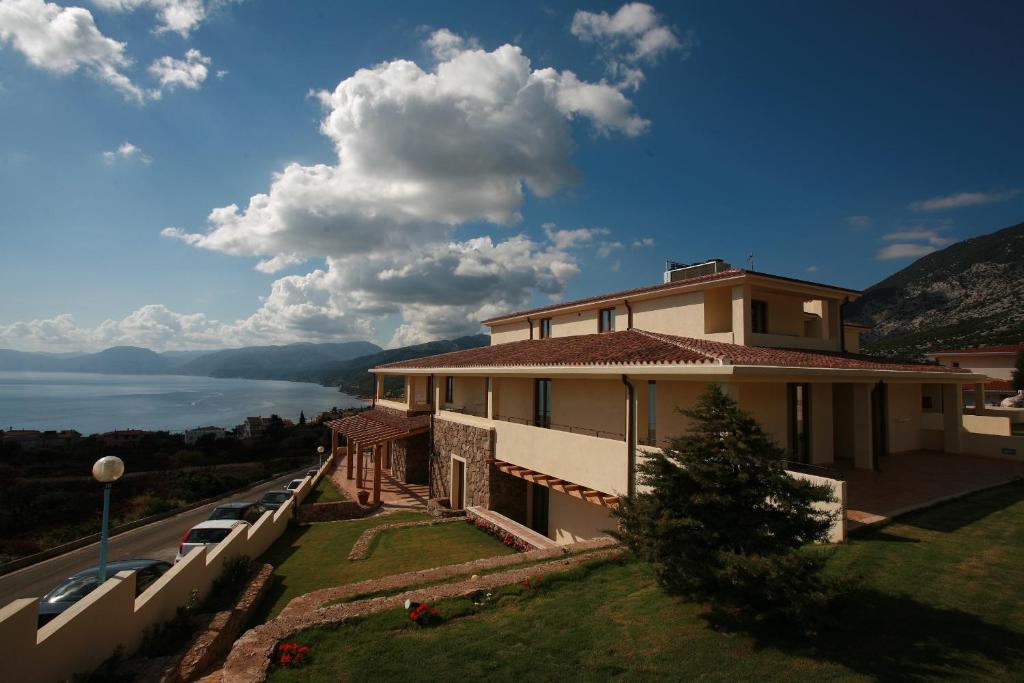 Hotel Gustui Maris 4*